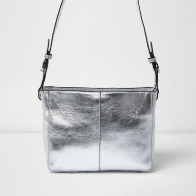 Silver metallic leather chain shoulder bag